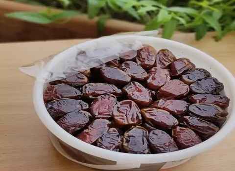 تصویر 1 از خرما کبکاب بوشهر با طعم شیرین و لذیذ